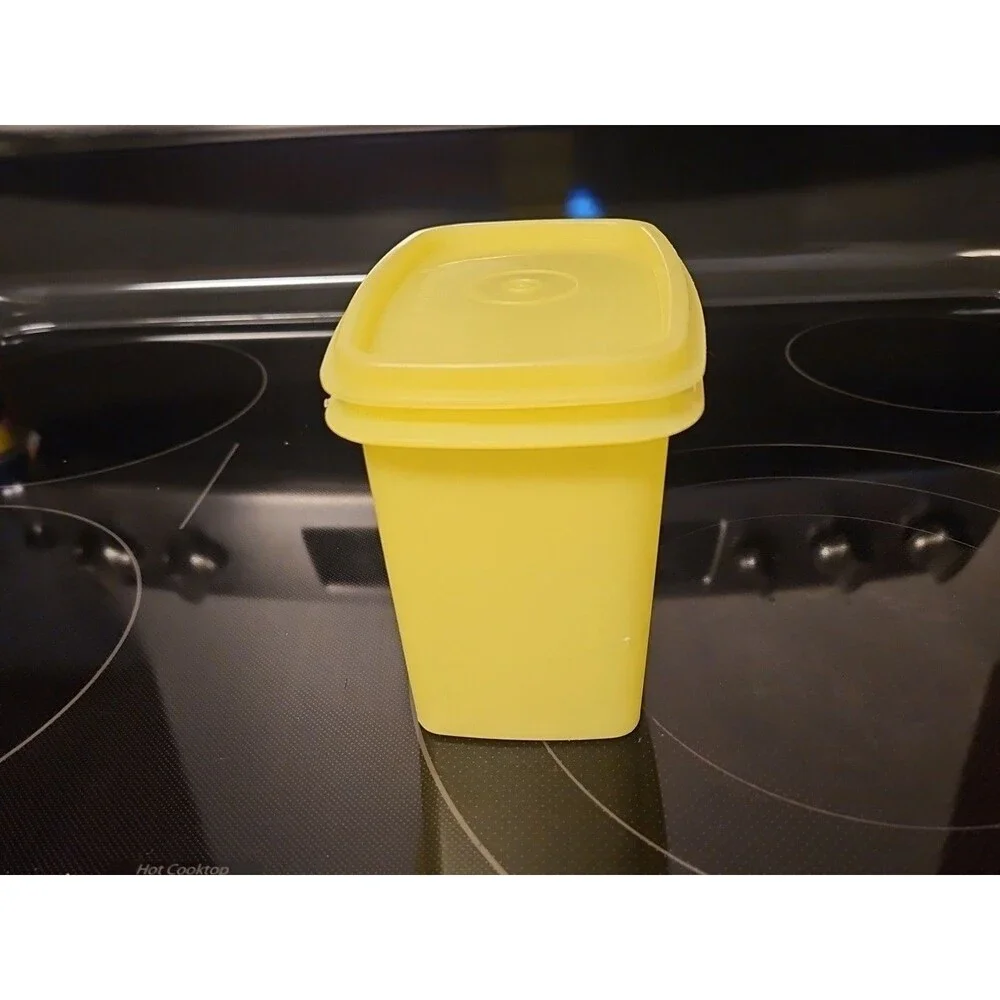 Vintage Tupperware Yellow Shelf Saver Container #1243-10 W/ #1244-13 Lid EUC